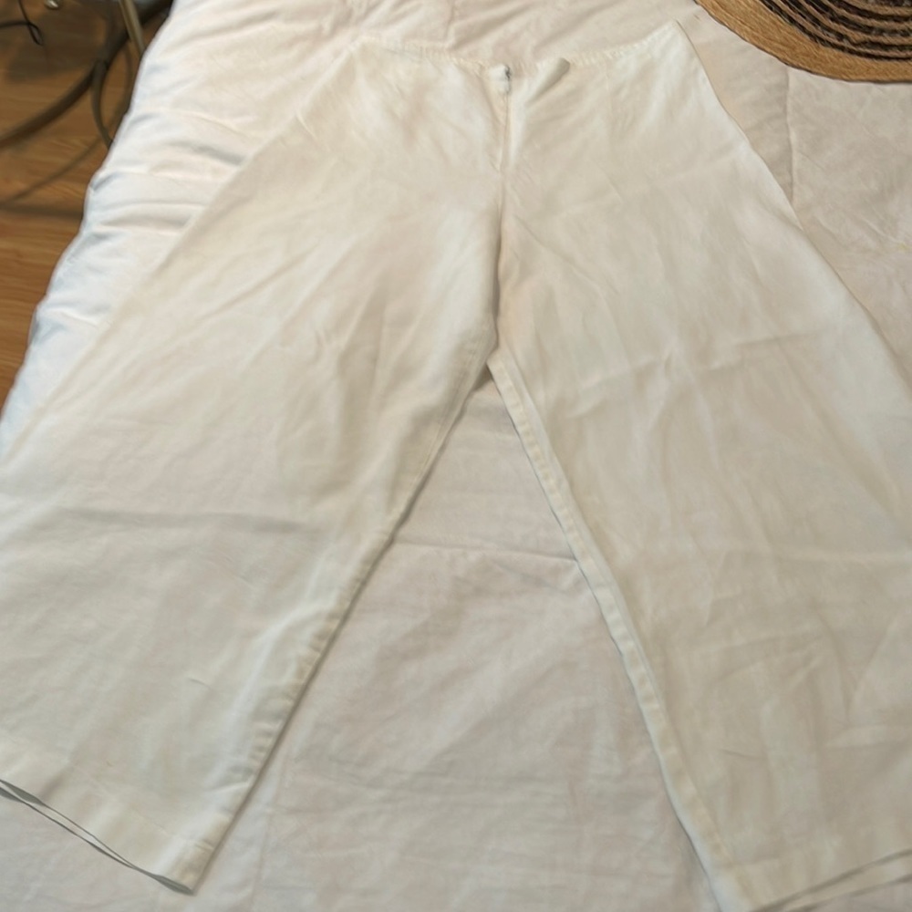 Couturier Maria Jung white linen pants